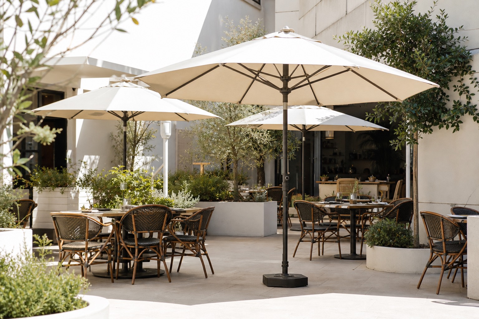 Restaurants & Cafés